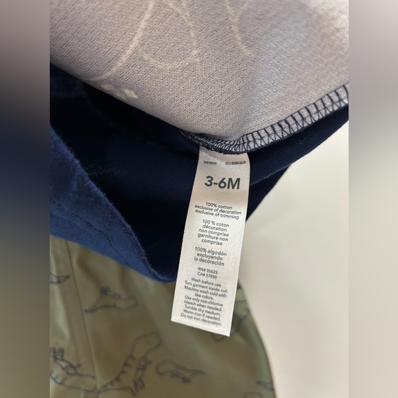 Carter’s baby boy dinosaur set - Picture 5 of 7